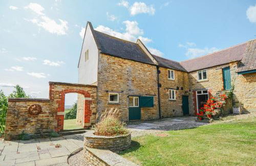 The Dovecote in Seaton, Rutland - Photo 2