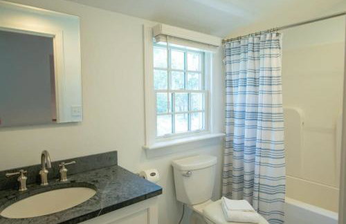 Roof Deck, Walk to Forest Beach, Fire Pit! - Foto 26