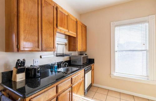 A+ 2 BR Victorian Home away from Home - Foto 21