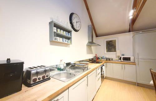 Edinburgh 2-Bedroom Cottage with Parking - Ground Floor - Foto 13