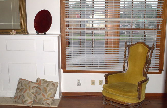 Walk to Downtown Scene - Photo 2