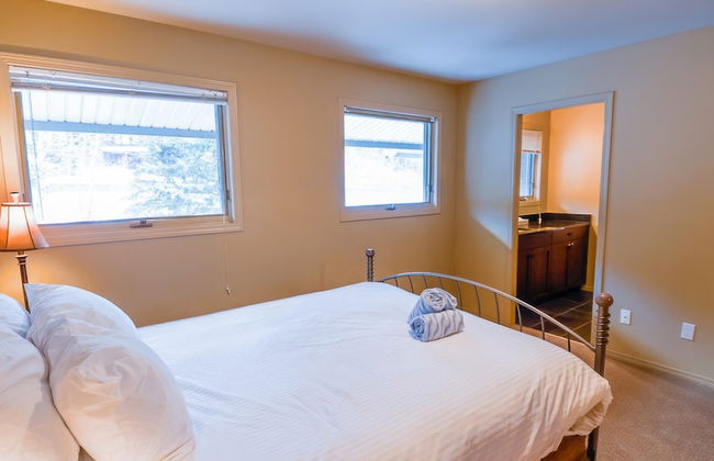 Thunder Ridge by Fernie Lodging CO - Photo 6