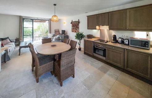 2 Bedroom Awesome Home In Saint-Laurent-De-La-Ca - Foto 6