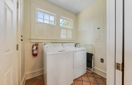 Group Getaway in a Grand Historic Home 15 minutes to Fort Benning Sleeps 10 - Foto 12