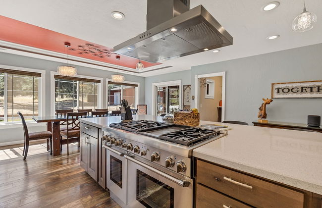 Spacious Canyon Peak Pine View Home Game Room Hot Tub - Photo 14