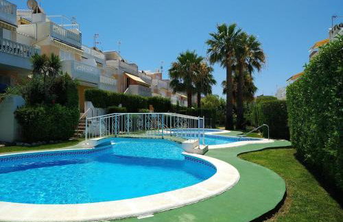 Apartamento con Jardín y Piscina en Guardamar del Segura - Foto 1