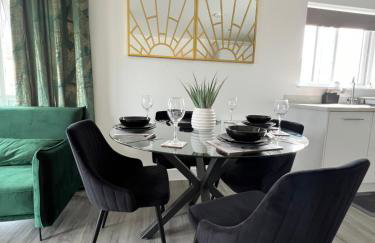 Modern 2 Bedroom Apartment - Photo 33