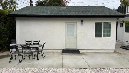 Brand new private one bed one bath home with private parking for 2 - Foto 3