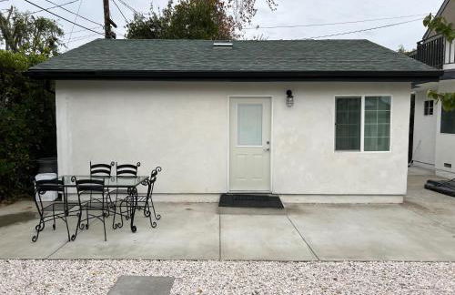 Brand new private one bed one bath home with private parking for 2 - Foto 3