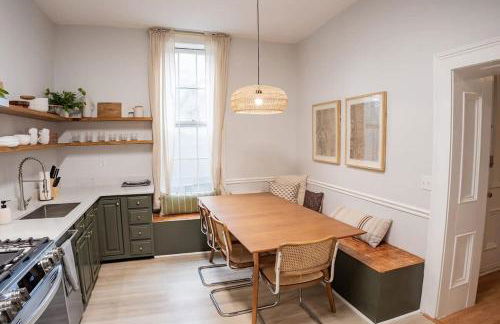 Remodeled Modern Home - private backyard & games! - Foto 15