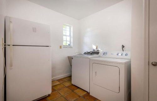 Tranquil Heirloom Hideaway Pool in South Miami - Foto 56