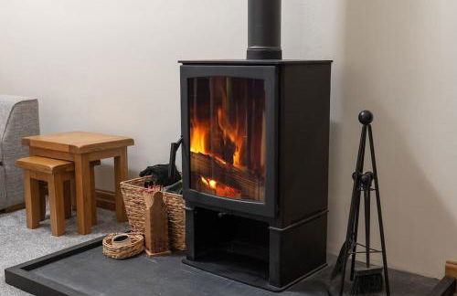 GORSE BARN - A cosy barn conversion in North Wales with a log burner - Photo 16