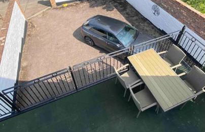 Riverside Cottage with balcony and fishing jetty - Foto 29