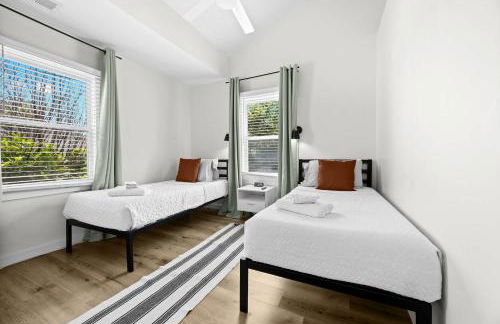 3BR 2BA Derby Home Walk to Churchill Free Parking - Foto 39