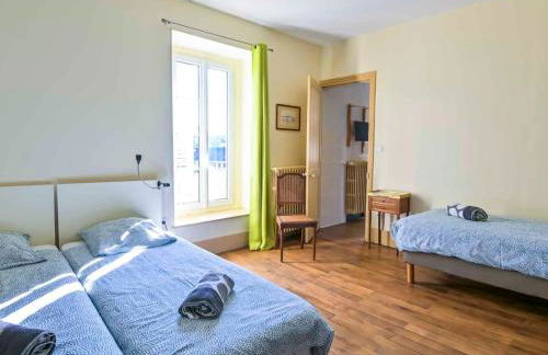 La Breteche-Le château et les dépendances - Photo 12