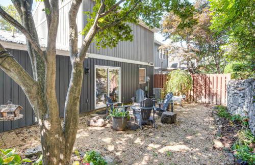 Walk to Main St Hendersonville Chic Home with Yard - Foto 23