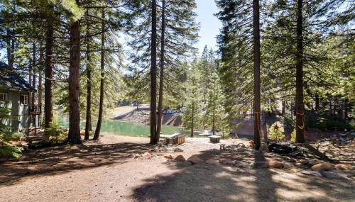 Updated Lake Almanor Retreat with Patio and Grill! - Foto 3