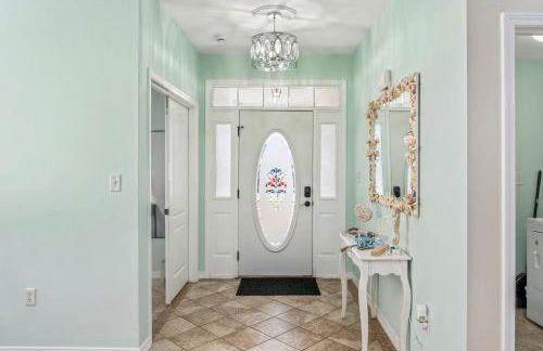 Beautiful Pet Friendly Home! Tropical Pool, Optional Golf Cart & Pool Heat, Minutes to Beach - Foto 13