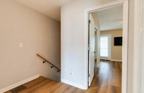 Prime Location With Balcony Near Broadway and Top Golf - Foto 8