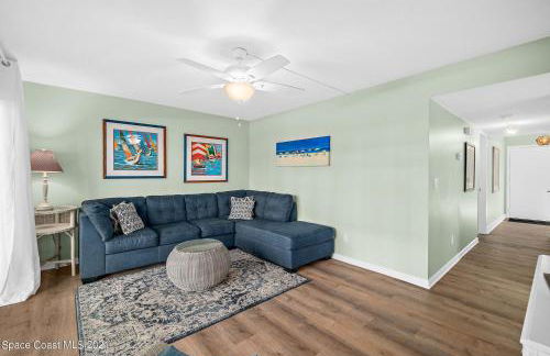 Coastal 2BR Oceanfront Escape, Steps from Sand & Pool - Foto 11