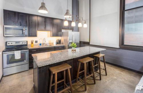 King Bed - Heart of PB - Jaw-Dropping Rooftop and Gym - Foto 11