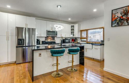 8 Mi to Jones Beach State Park! Cozy Home with Porch - Foto 2