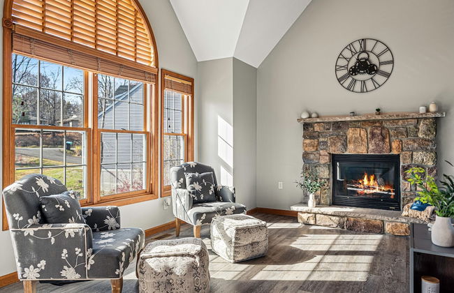 Laker s Pointe by Avantstay Lakefront Private Peninsula Hot Tub Game Room - Photo 1