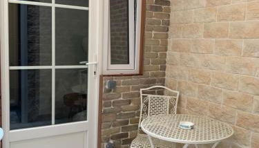 Eiffel Tower studio with patio - Foto 2