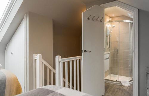 Comfortable 5-Bedroom House in Cheltenham - Foto 19