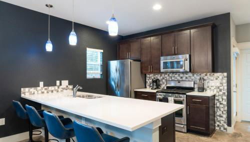 Upstay Entertainment Hub w Games & Outdoor Firepit - Foto 3