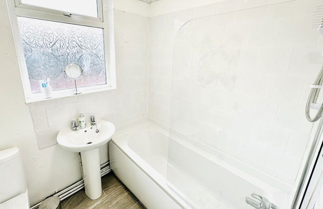 Beautiful 3-bed Apartment With Driveway Parking - Foto 20