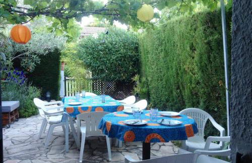 Casita blanca con fibra óptica y piscina cominutaria - Foto 15