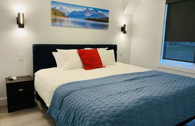 Lovely 1-Bedroom Condo with AC & Kitchen - Photo 3