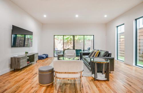 Uptown Modern with Private Patio & 1Gbps Wi-Fi - Foto 2