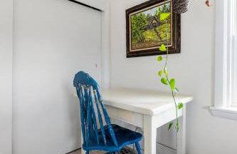 Hillcrest Cottage - Charming Cottage with hot tub and view! - Photo 15