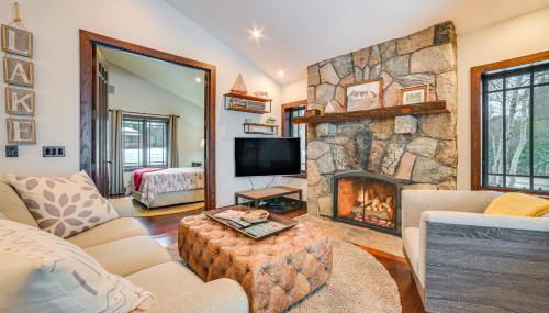 1 Mi to Dtwn! Lakefront Earl Young Charlevoix Home - Foto 2