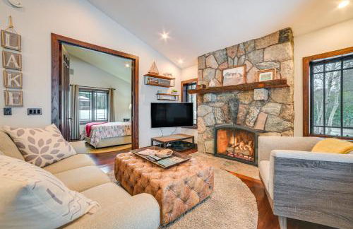 1 Mi to Dtwn! Lakefront Earl Young Charlevoix Home - Foto 2