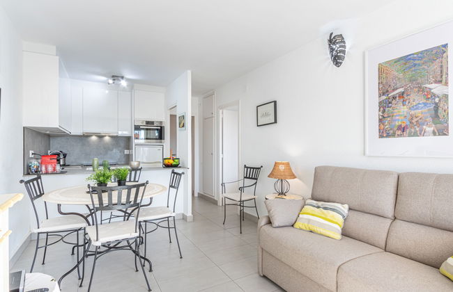 2 bedroom Apartment in Castelló d'Empúries - Photo 2