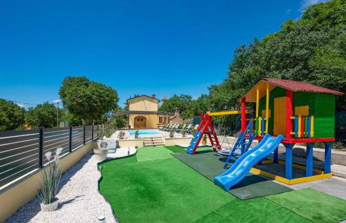 Lovely Home In Susnjevica With Kitchen - Photo 14