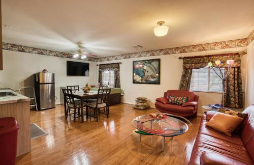 home suite in perfect location - Foto 7