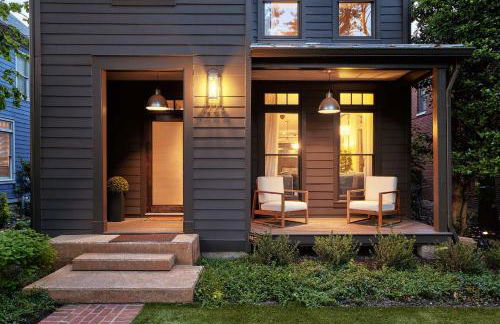 Chic 4BR with Fenced Yard, Walk to Dining, Parking, 5 Mins to Nissan Stadium, Less than 10 Mins to Broadway, Workspace, Parking, 24 Hr Hospitality, Great for Families - Foto 12