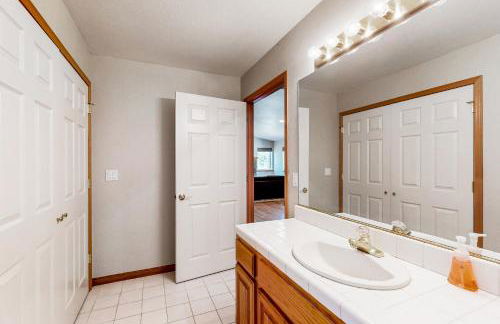 Sunlit Forest Haven - Foto 17