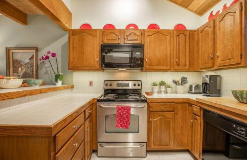 Townhouse Art Gallery in Mammoth's Best Location - Photo 13