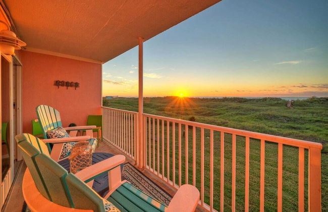 Oceanfront Condo w/ Private Balcony Pool + Tennis Bubbly Blew by Avantstay - Foto 33