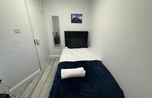 2 Bedroom Home with Free Parking & Fast Wi-Fi - Foto 13