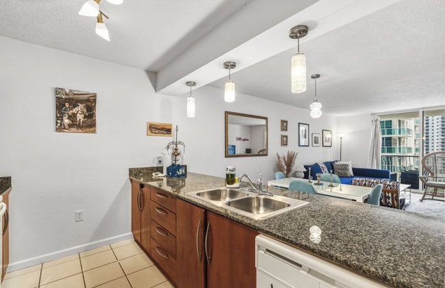 Fantastic 2BR Condo on 31st Floor Free Parking - Photo 111