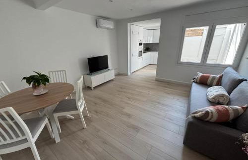 La Sardineta, es un apartamento en la Costa Brava, Palamós 1 minuto de la playa Alquiler temporal mínimo 32 noches - Foto 1