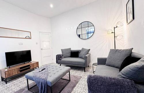Four Bedroom House By Brookland Stays Serviced Accommodation Short Lets Manchester With Free WiFi - Foto 2