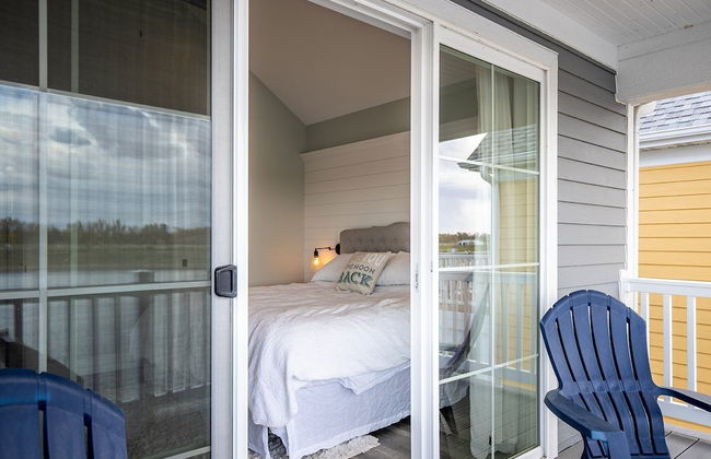 Hook, Wine, & Sinker - Photo 4