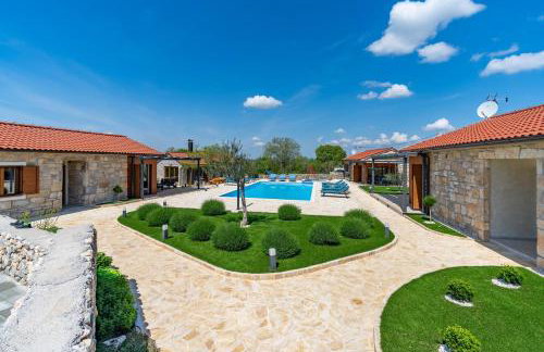 Promina luxury villa with 72sqm Heated Pool, Jacuzzi, Infrared Sauna, Tennis court, Media room - Foto 8